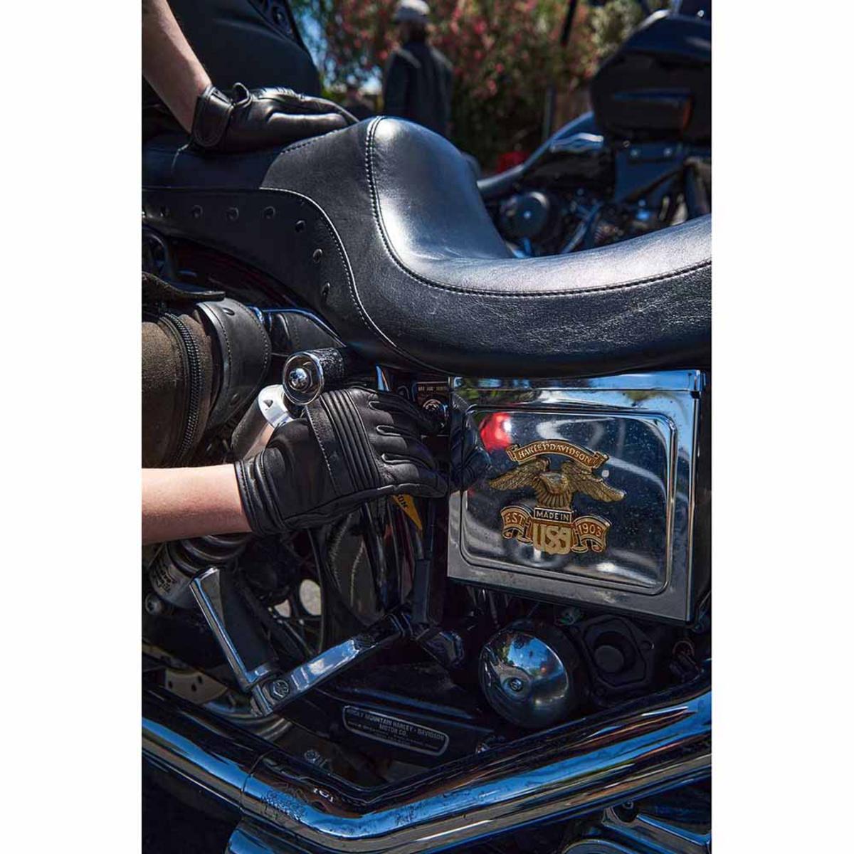 Milwaukee Leather Men's Cool-Tec Leather Gel Palm Motorcycle Hand Gloves with Flex Knuckles Milwaukee Leather Men's Cool-Tec Leather Gel Palm Motorcycle Hand Gloves with Flex Knuckles