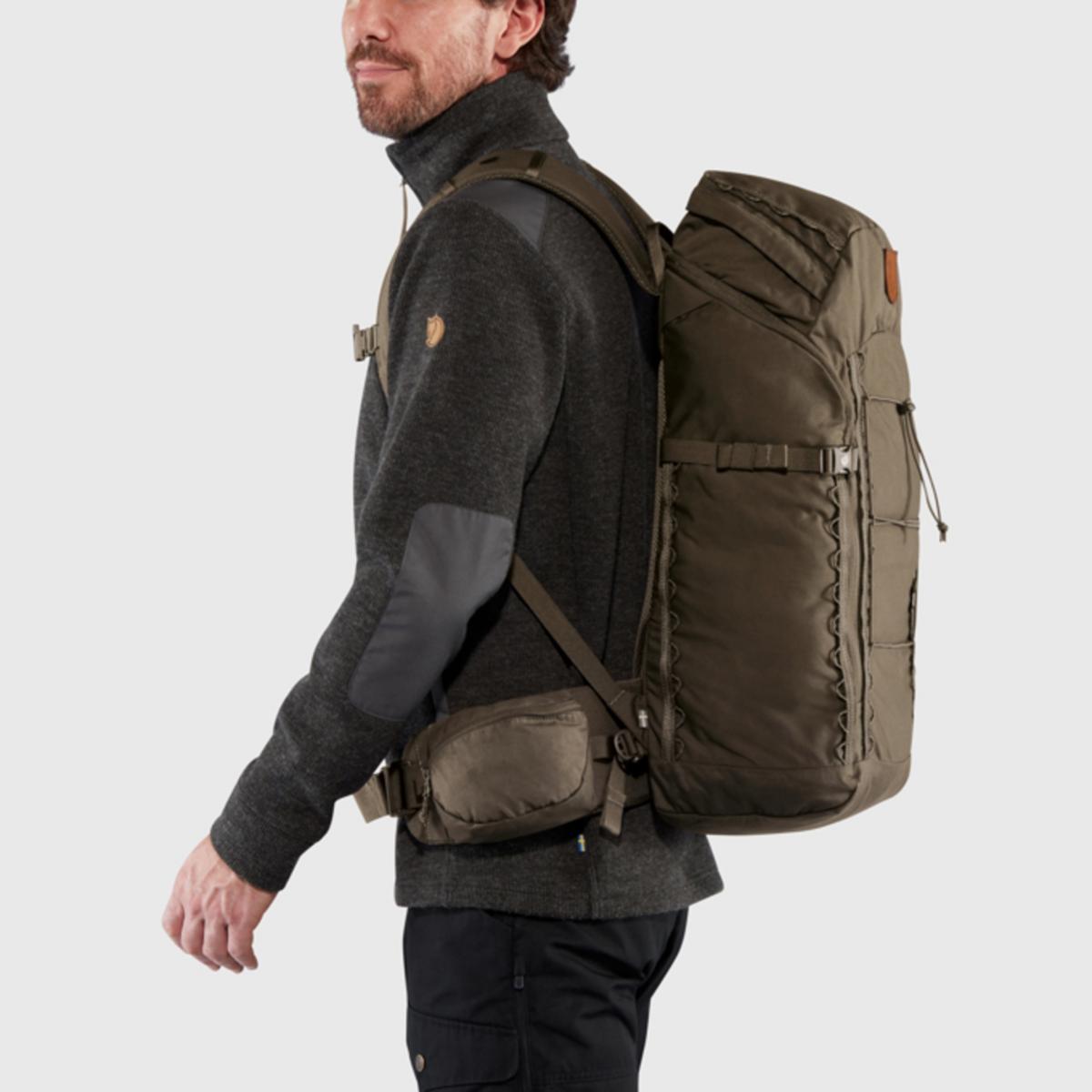 FjallRaven Singi 28L Versatile & Hardwearing Backpack - Dark Olive FjallRaven Singi 28L Versatile & Hardwearing Backpack - Dark Olive