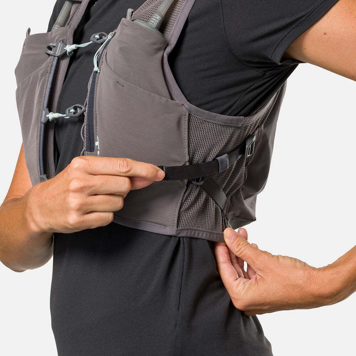 Nathan Women's Pinnacle Breeze 4 Liter Hydration Race Vest Nathan Women's Pinnacle Breeze 4 Liter Hydration Race Vest