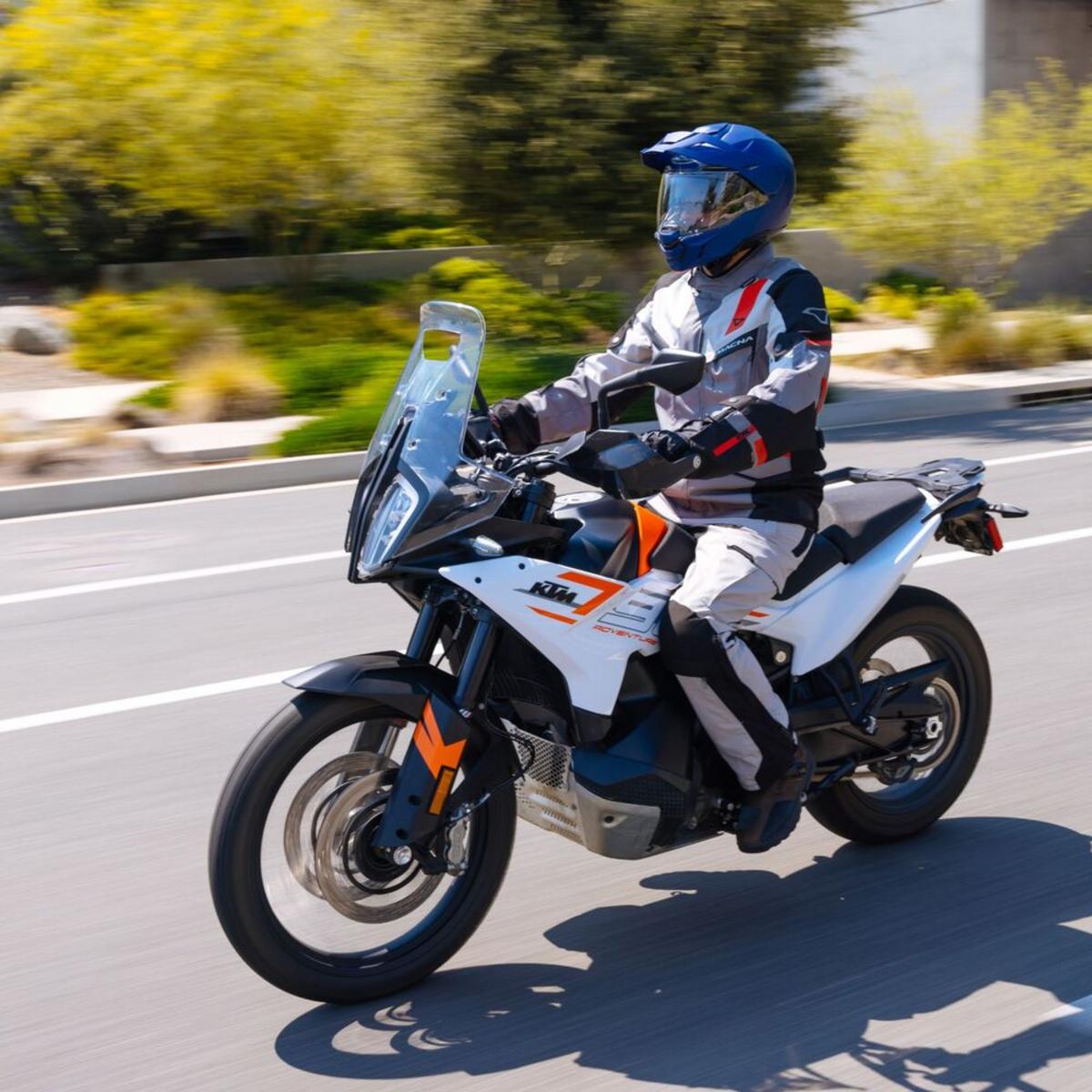 HJC I80 Modular Helmet with Aerodynamic Profile - Semit Flat Black HJC I80 Modular Helmet with Aerodynamic Profile - Semit Flat Black