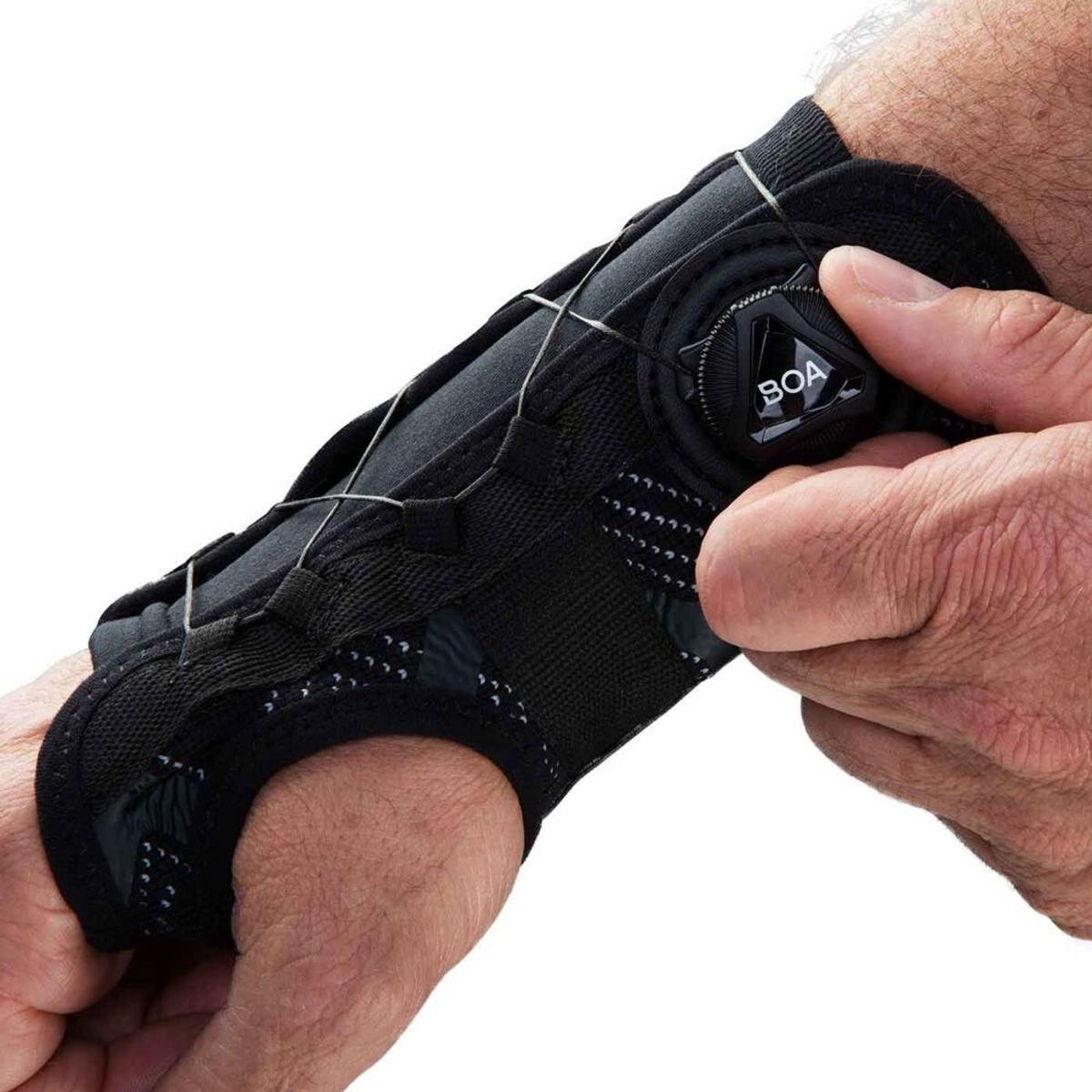 DonJoy Bionic Reel-Adjust Wrist Brace DonJoy Bionic Reel-Adjust Wrist Brace