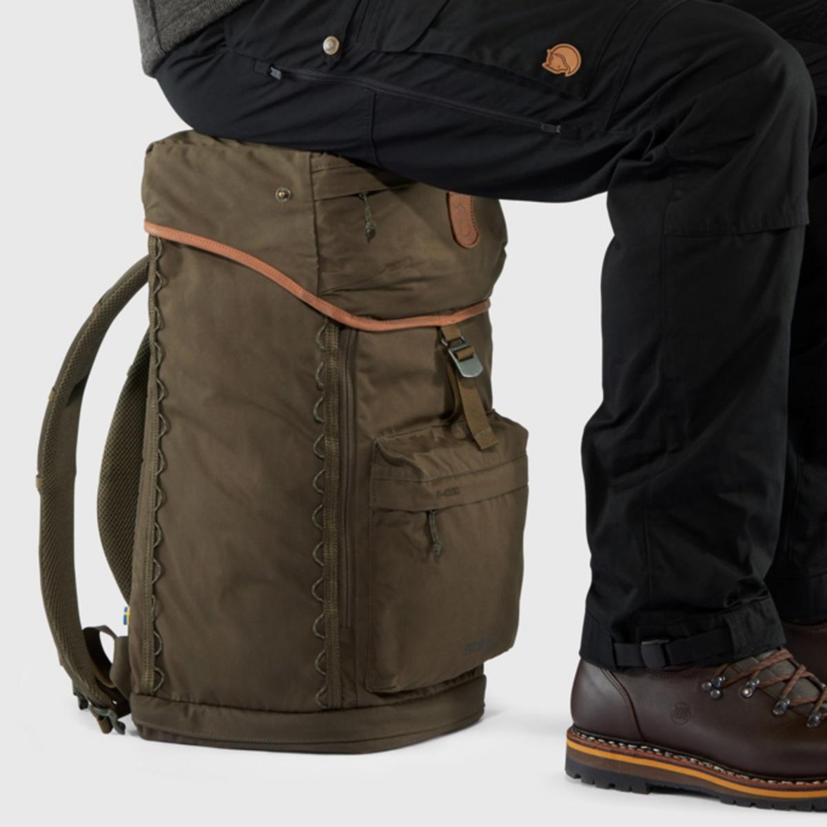 FjallRaven Singi Stubben Robust Backpack - Dark Olive FjallRaven Singi Stubben Robust Backpack - Dark Olive