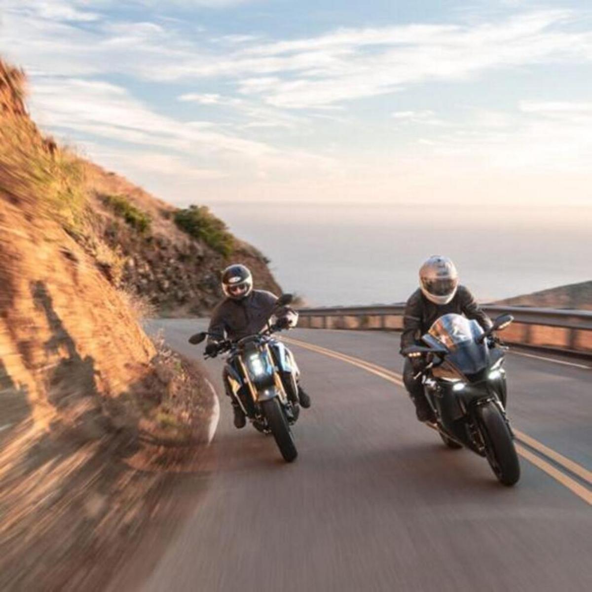 HJC I71 Advanced Polycarbonate Shell Helmet with Sun Shield - Semi Flat Black HJC I71 Advanced Polycarbonate Shell Helmet with Sun Shield - Semi Flat Black