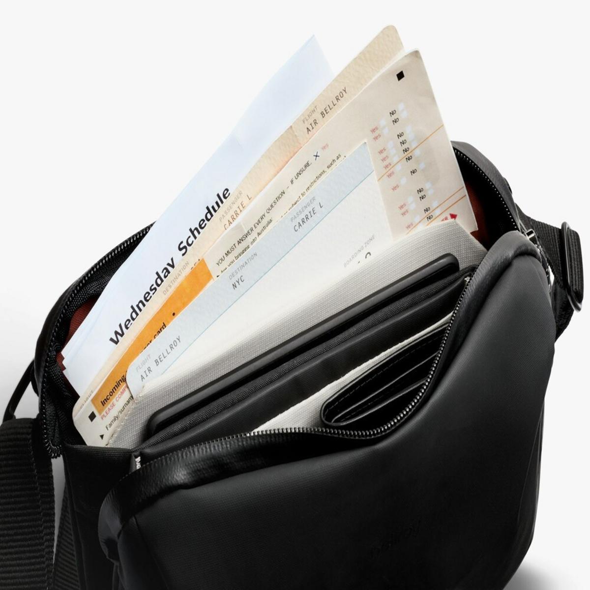 Bellroy Venture Travel Crossbody - JetBlack Bellroy Venture Travel Crossbody - JetBlack