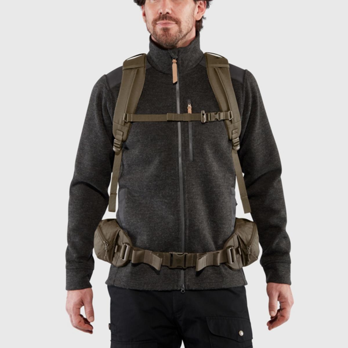 FjallRaven Singi 28L Versatile & Hardwearing Backpack - Dark Olive FjallRaven Singi 28L Versatile & Hardwearing Backpack - Dark Olive