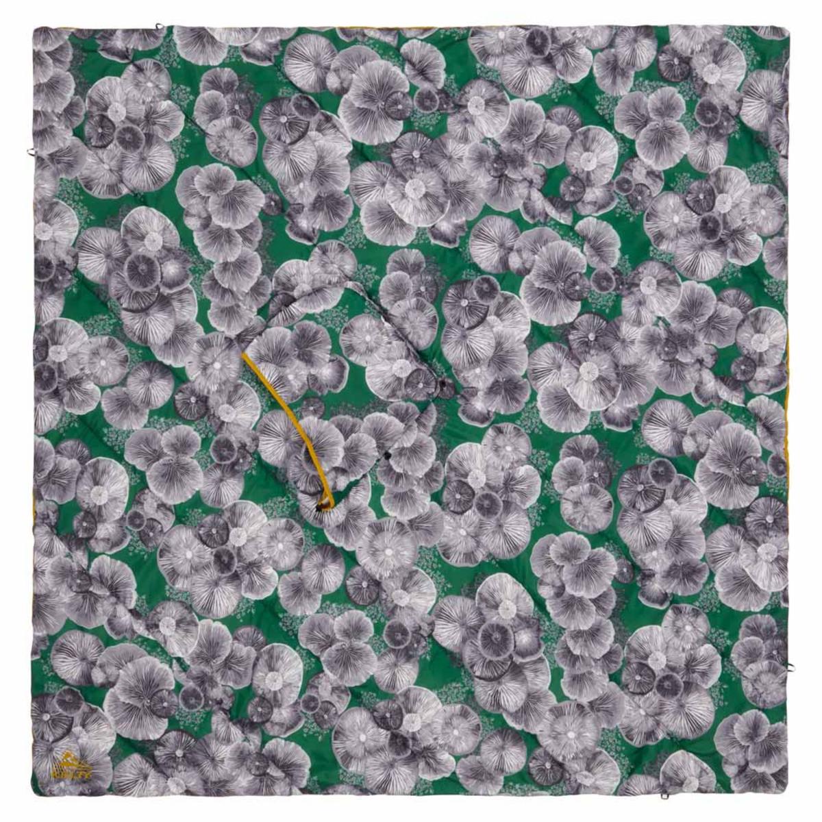 Kelty Hoodligan Blanket Kelty Hoodligan Blanket