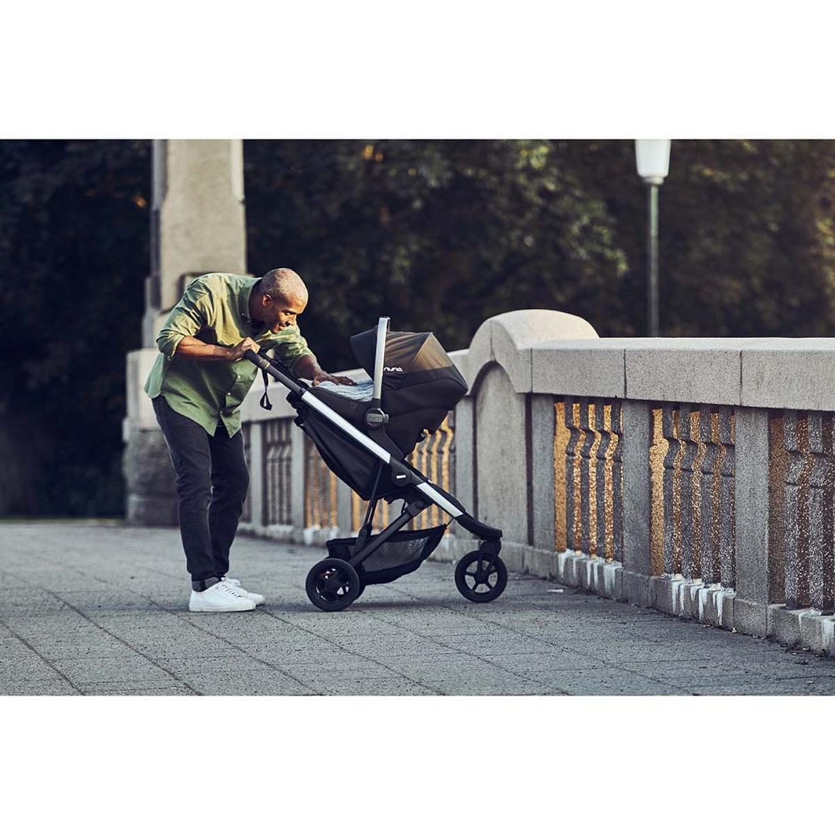 Thule Spring Flexible Stroller - Black/Midnight Black Thule Spring Flexible Stroller - Black/Midnight Black